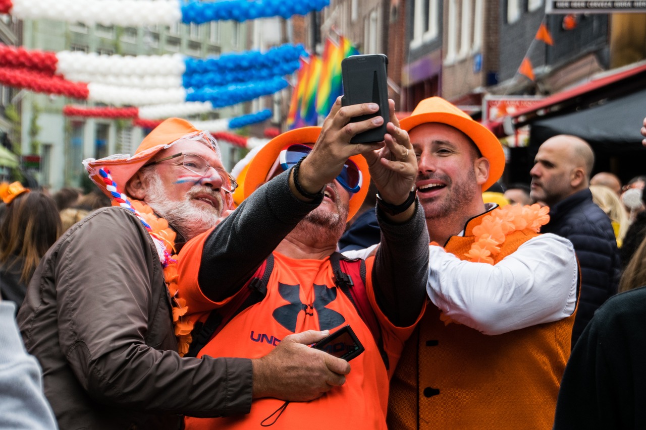 Koningsdag: Overal oranje kleding in Nederland